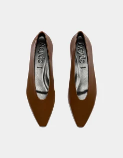 BETTY NAPPA LEATHER TOBACCO FLAT