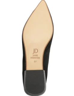 CASSIE FLAT