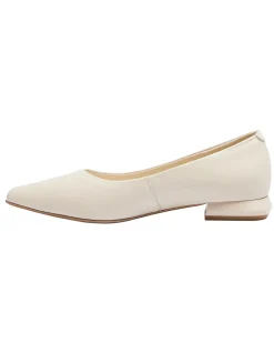 CASSIE FLAT