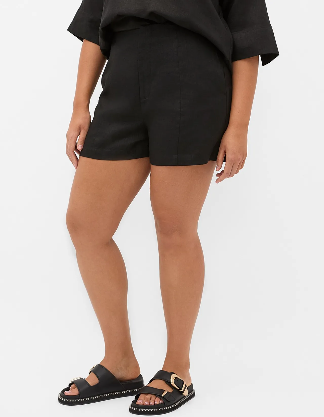 CORE LINEN HIGH RISE SHORT