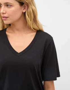 COTTON V NECK RELAXED TEE