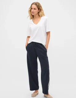 COTTON V NECK RELAXED TEE