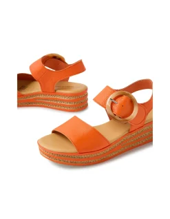 Cubbie New Buckled Platform Leather Sandals