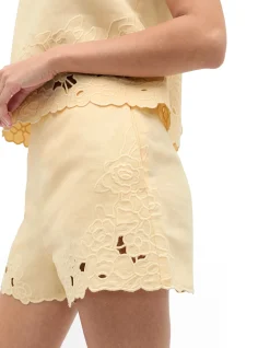 CUTWORK SHORT