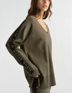 D-LUXE LOGO PANEL KNIT TOP