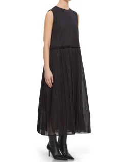 Elegant Pleated Midi Dress Black