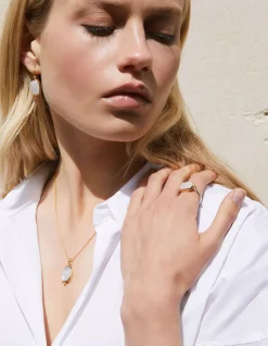 Fleur Yellow Gold Rainbow Moonstone Ring