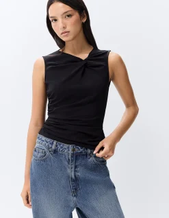 KNOT DETAIL SLEEVELESS TEE