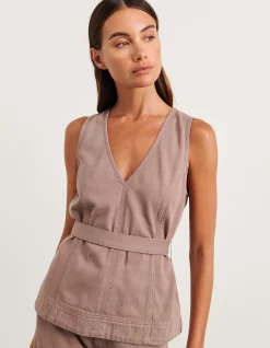 LOE BELTED TOP