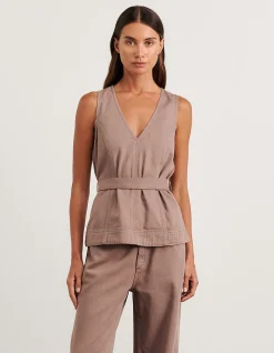 LOE BELTED TOP