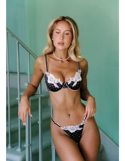 Norma Thong