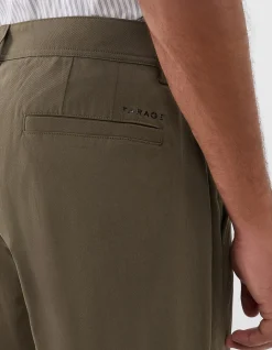 PLEATED FRONT CHINO