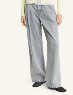 PLEATED JEANS