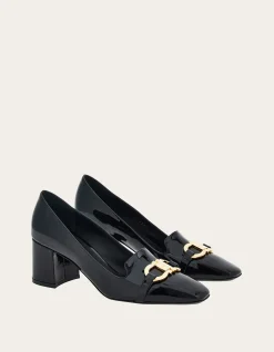 PUMP SHOE WITH GANCINI ORNAMENT