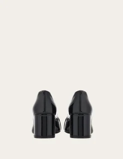 PUMP SHOE WITH GANCINI ORNAMENT
