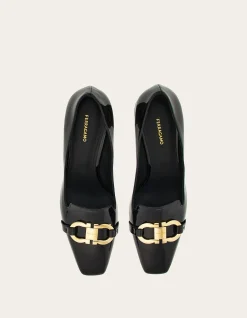 PUMP SHOE WITH GANCINI ORNAMENT