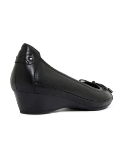 SHANNON HEEL