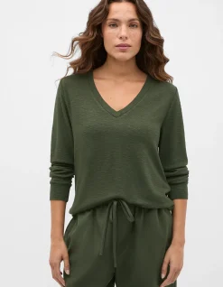 SUPERSOFT V NECK TOP