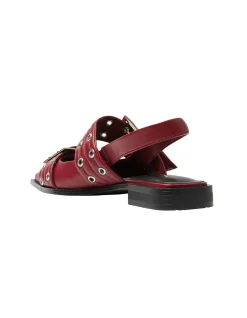 SUZIE FLAT
