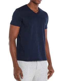 V NECK ESSENTIAL T-Shirt