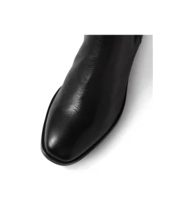 Wanderer Sleek Leather Chelsea Boots