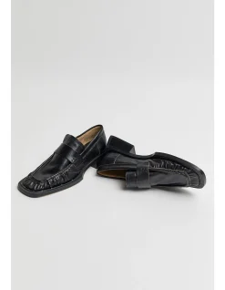 Women's Airi Black Loafers