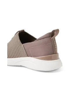 Yarrni Cushioned Comfort Sneaker